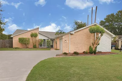 8726 Wildforest Drive, Houston, TX 77088 - Photo 2