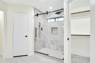 8726 Wildforest Dr, Houston, TX 77088 - Photo 22