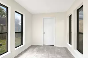 8726 Wildforest Dr, Houston, TX 77088 - Photo 14