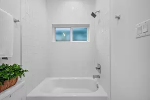 902 Kern St, Houston, TX 77009 - Photo 10