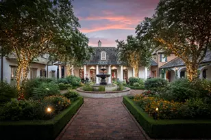 2 Grand Colonial Dr, The Woodlands, TX 77382 - Photo 1