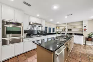 16 Charleston Street N, Sugar Land, TX 77478 - Photo 10