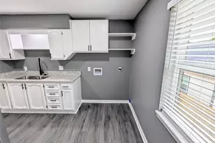 2015 Rosalee St, La Marque, TX 77568 - Photo 2