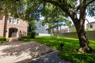 402 Prestwick Ct, Houston, TX 77057 - Photo 1