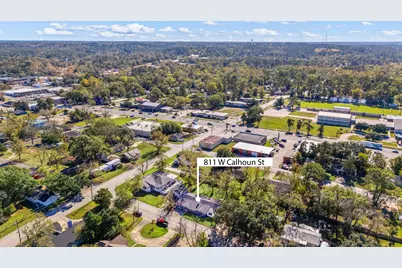 811 W Calhoun Street, Livingston, TX 77351 - Photo 2