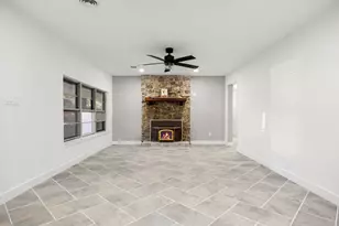 811 W Calhoun St, Livingston, TX 77351 - Photo 6