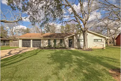 416 Southern Oaks Drive, Lake Jackson, TX 77566 - Photo 1