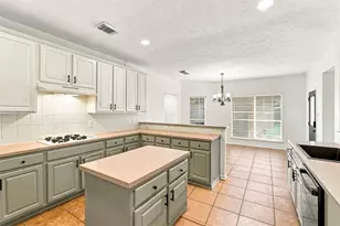 2845 Martina Dr, Friendswood, TX 77546 - Photo 6