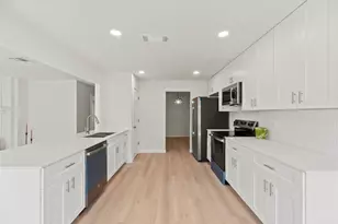 14249 Lost Meadow Ln, Houston, TX 77079 - Photo 10