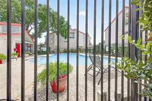 10855 Meadowglen Ln, Houston, TX 77042 - Photo 20