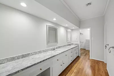 10811 Hunters Forest Drive, Hunters Creek Village, TX 77024 - Photo 16