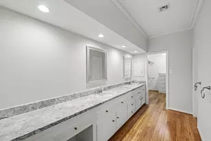 10811 Hunters Forest Dr, Hunters Creek Village, TX 77024 - Photo 16
