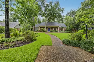 10811 Hunters Forest Dr, Hunters Creek Village, TX 77024 - Photo 2