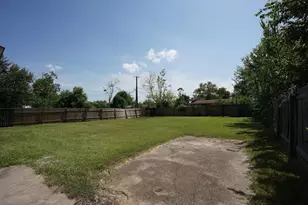 306 Center Way St, Lake Jackson, TX 77566 - Photo 18