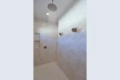 136 E 37th Street, Houston, TX 77018 - Photo 2