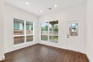 295 Mallards Rim Dr, Willis, TX 77318 - Photo 14