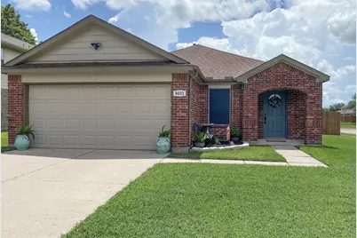 8031 Berkely Court, Baytown, TX 77521 - Photo 2