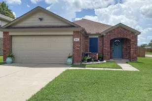 8031 Berkely Ct, Baytown, TX 77521 - Photo 2