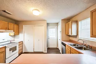 124 Menke St, Sealy, TX 77474 - Photo 10