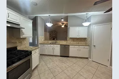 913 Willowbriar Lane, Deer Park, TX 77536 - Photo 2