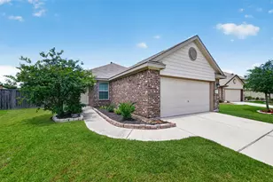 8639 River Crest Dr, Baytown, TX 77521 - Photo 2