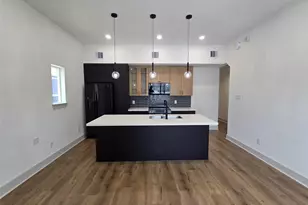 9821 Turnbow St, Houston, TX 77029 - Photo 2