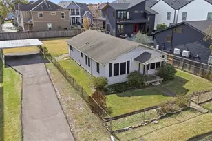 1330 W 24th St, Houston, TX 77008 - Photo 2