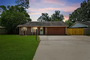 9738 Bayou Woods Dr, Baytown, TX 77521 - Photo 2