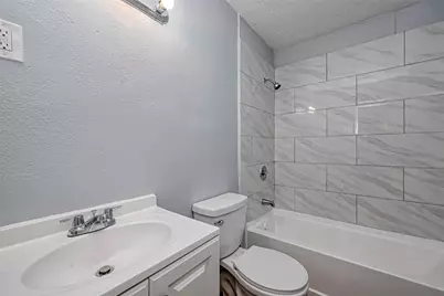 5431 Willow Glen Drive, Houston, TX 77033 - Photo 14