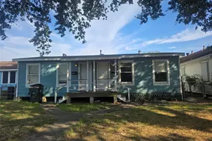 5318 Ave P 1/2, Galveston, TX 77551 - Photo 1