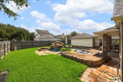 16703 Chestnut Meadow Court, Sugar Land, TX 77479 - Photo 4