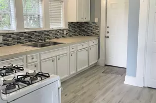 1017 S Kansas St, La Porte, TX 77571 - Photo 8