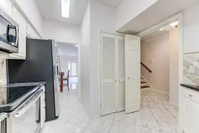 1039 Fountain View Drive, Houston, TX 77057 - Photo 4