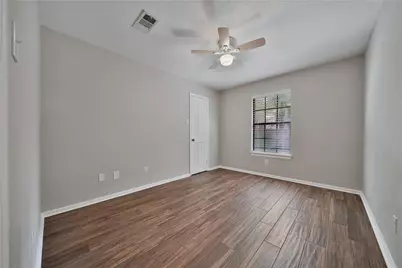 198 N Village Knoll Circle, The Woodlands, TX 77381 - Photo 18