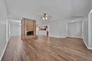 198 N Village Knoll Cir, The Woodlands, TX 77381 - Photo 8