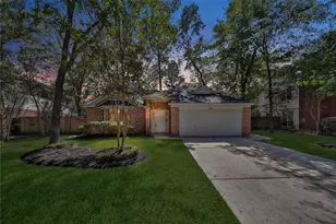 198 N Village Knoll Cir, The Woodlands, TX 77381 - Photo 2