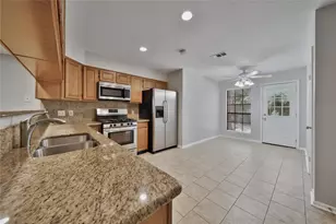 198 N Village Knoll Cir, The Woodlands, TX 77381 - Photo 6