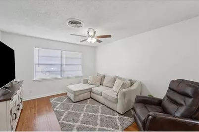 253 Hampton Lane, Beaumont, TX 77707 - Photo 2