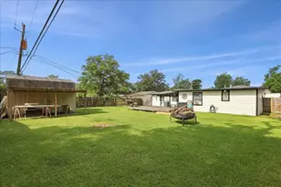 253 Hampton Ln, Beaumont, TX 77707 - Photo 28