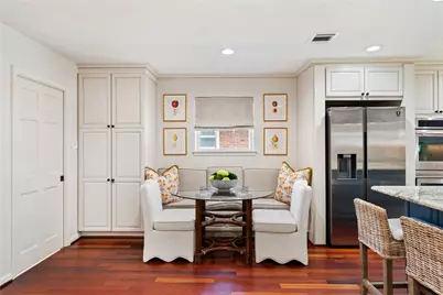 7607 Meadowglen Lane, Houston, TX 77063 - Photo 14