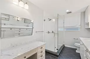 7607 Meadowglen Ln, Houston, TX 77063 - Photo 18