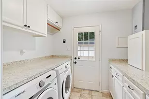 7607 Meadowglen Ln, Houston, TX 77063 - Photo 24