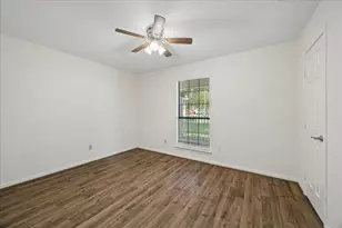 512 Texas St, Tomball, TX 77375 - Photo 14