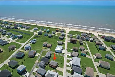 934 S Cove, Crystal Beach, TX 77650 - Photo 4