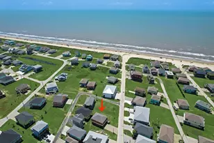 934 S Cove, Crystal Beach, TX 77650 - Photo 4