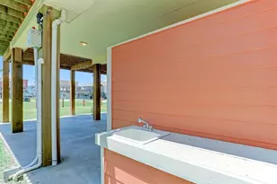 934 S Cove, Crystal Beach, TX 77650 - Photo 26