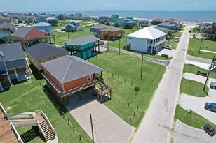 934 S Cove, Crystal Beach, TX 77650 - Photo 6