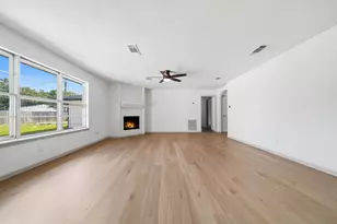 9 Robin Dr, Alvin, TX 77511 - Photo 8