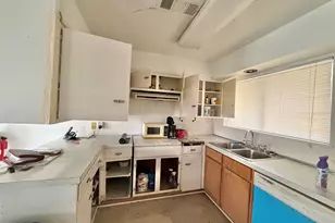 207 N 31st St, Nederland, TX 77627 - Photo 6