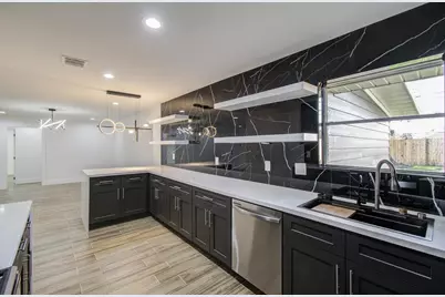 1939 Woodvine Drive, Houston, TX 77055 - Photo 6